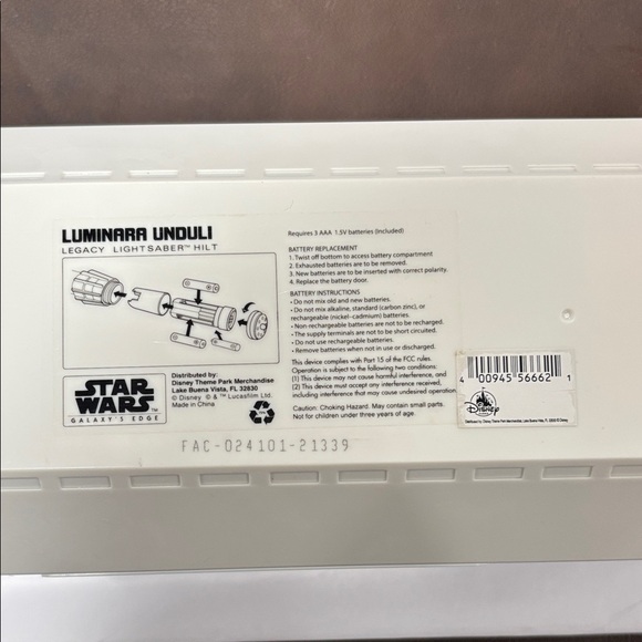 Luminara Unduli Legacy LightSaber Hilt - Picture 3 of 3